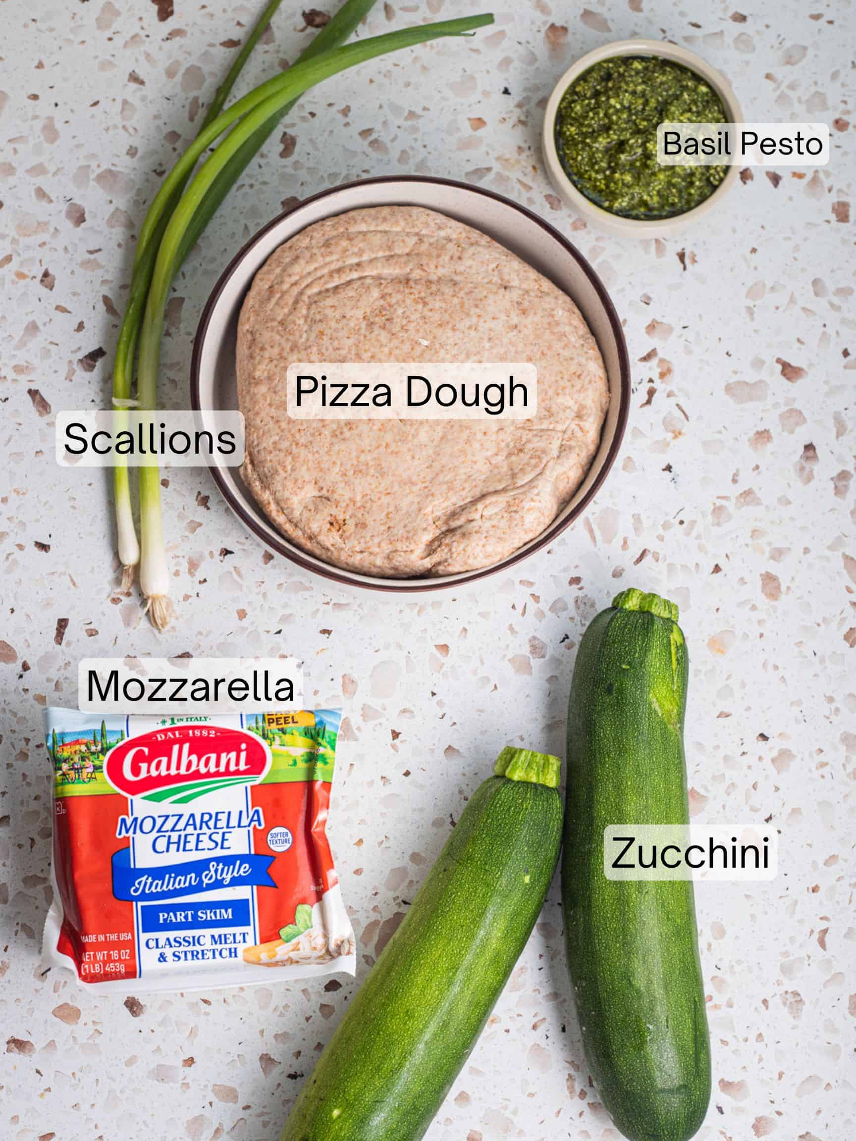 Ingredients to make zucchini pizza.